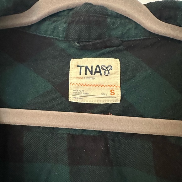 Aritzia- TNA Green and Black Plaid Flannel Button Up - Picture 3 of 3